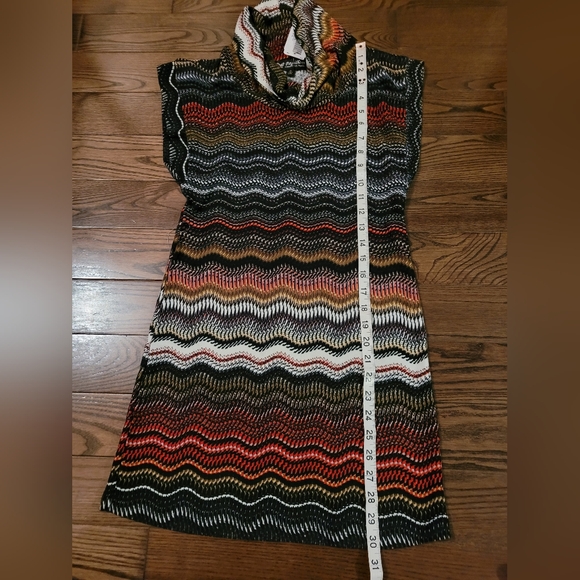 Papillon Top, NWT, beautiful colours, comfortable. Great for Fall with leggings. - Picture 6 of 9